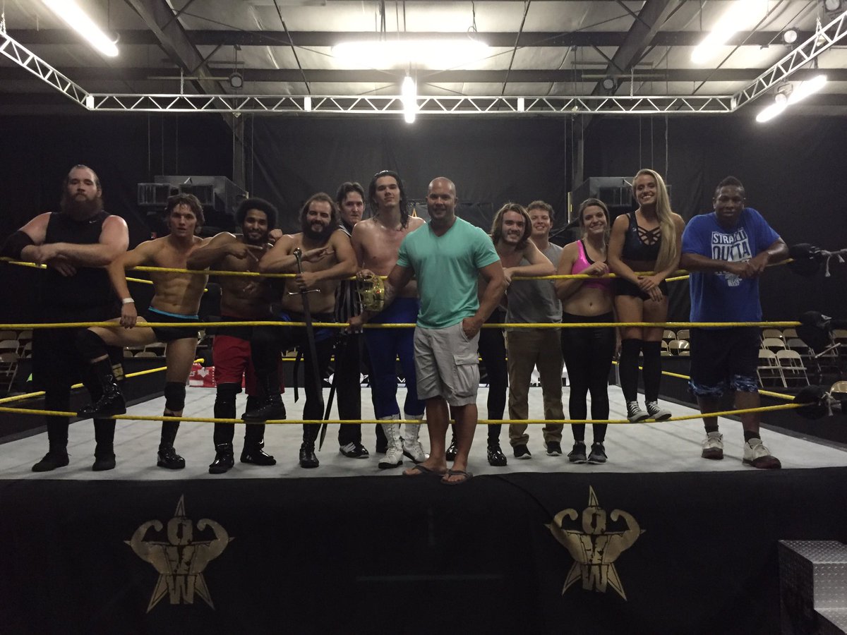 JonBarnes532's tweet photo. The newest class to complete @ovwrestling beginners class! #OVWSTRONG #HarvardOfProWrestling https://t.co/Ot02xWdnC0
