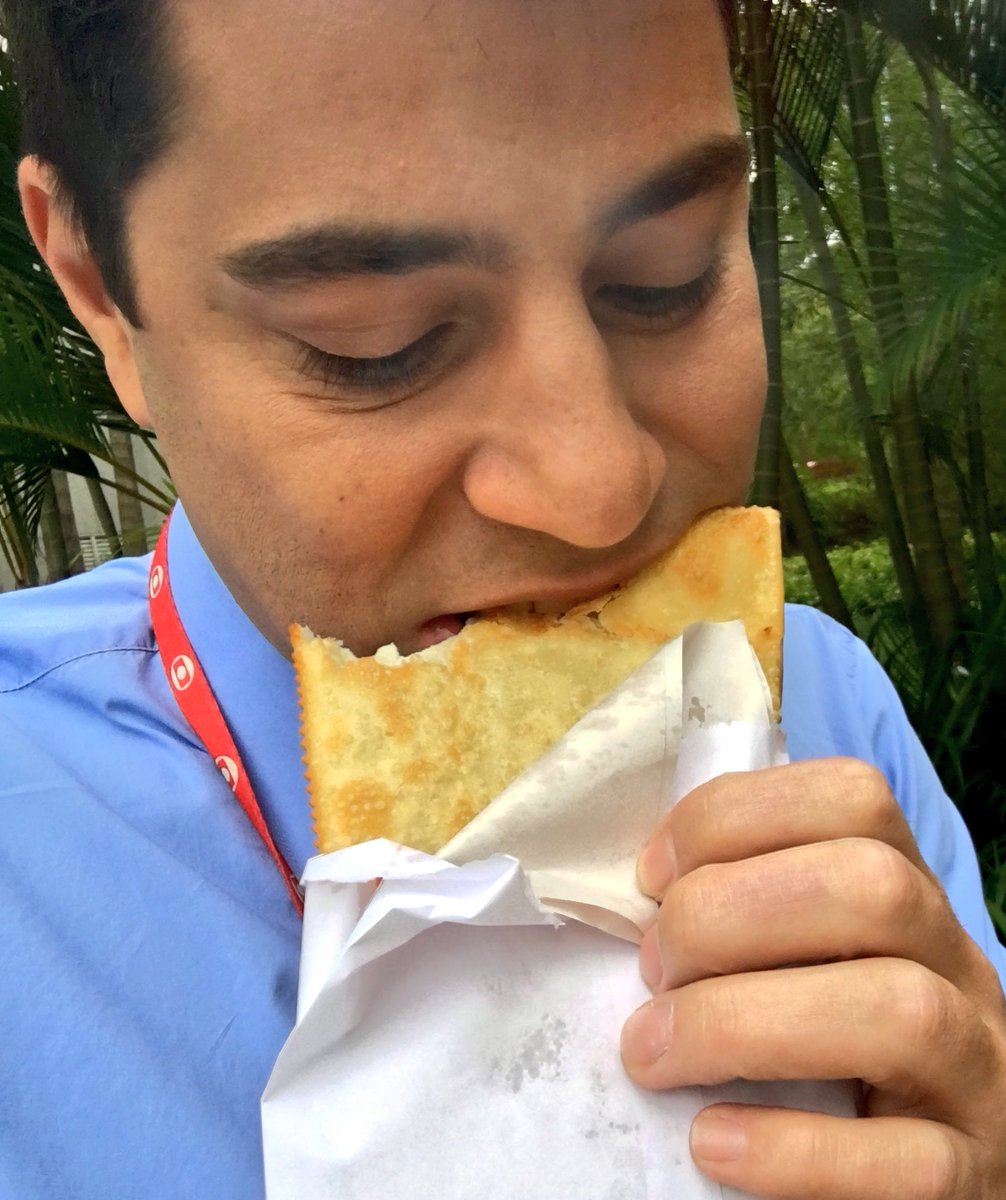 evaristocosta's tweet photo. Ocupadíssimo de novo. Caçando pastel de feira kk Boa semana. https://t.co/6PW3AXdZEb