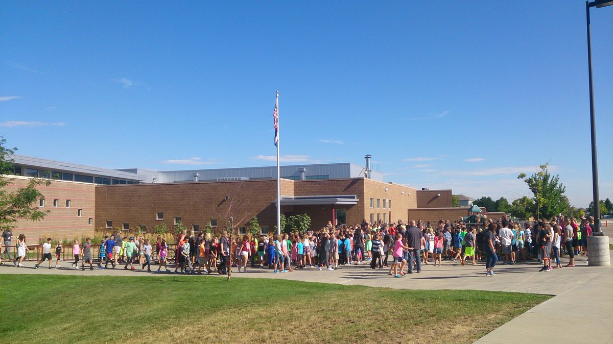 A_ZH_3's tweet photo. Getting ready for the flag ceremony @RXPI_DCSD! #WeAreDCSD @DCSDPD @DCSD_WCE https://t.co/tts4K8wW0l