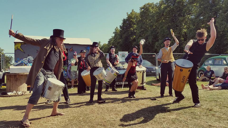 HaresMarch's tweet photo. @HaresMarch at the White Noise VW Festival wooooo #fun https://t.co/R4khWRv841