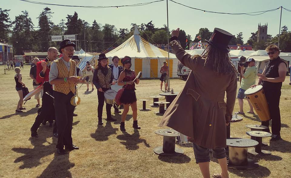 HaresMarch's tweet photo. @HaresMarch at the White Noise VW Festival wooooo #fun https://t.co/R4khWRv841