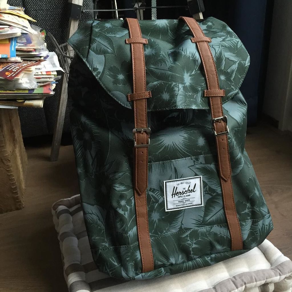 AmirWesthoff's tweet photo. That IS my bag, baby! #austinpowersreference #new #bag #herschel #retreat #herschelretreat… https://t.co/YOq7ga3umD https://t.co/vv1Midwo7H
