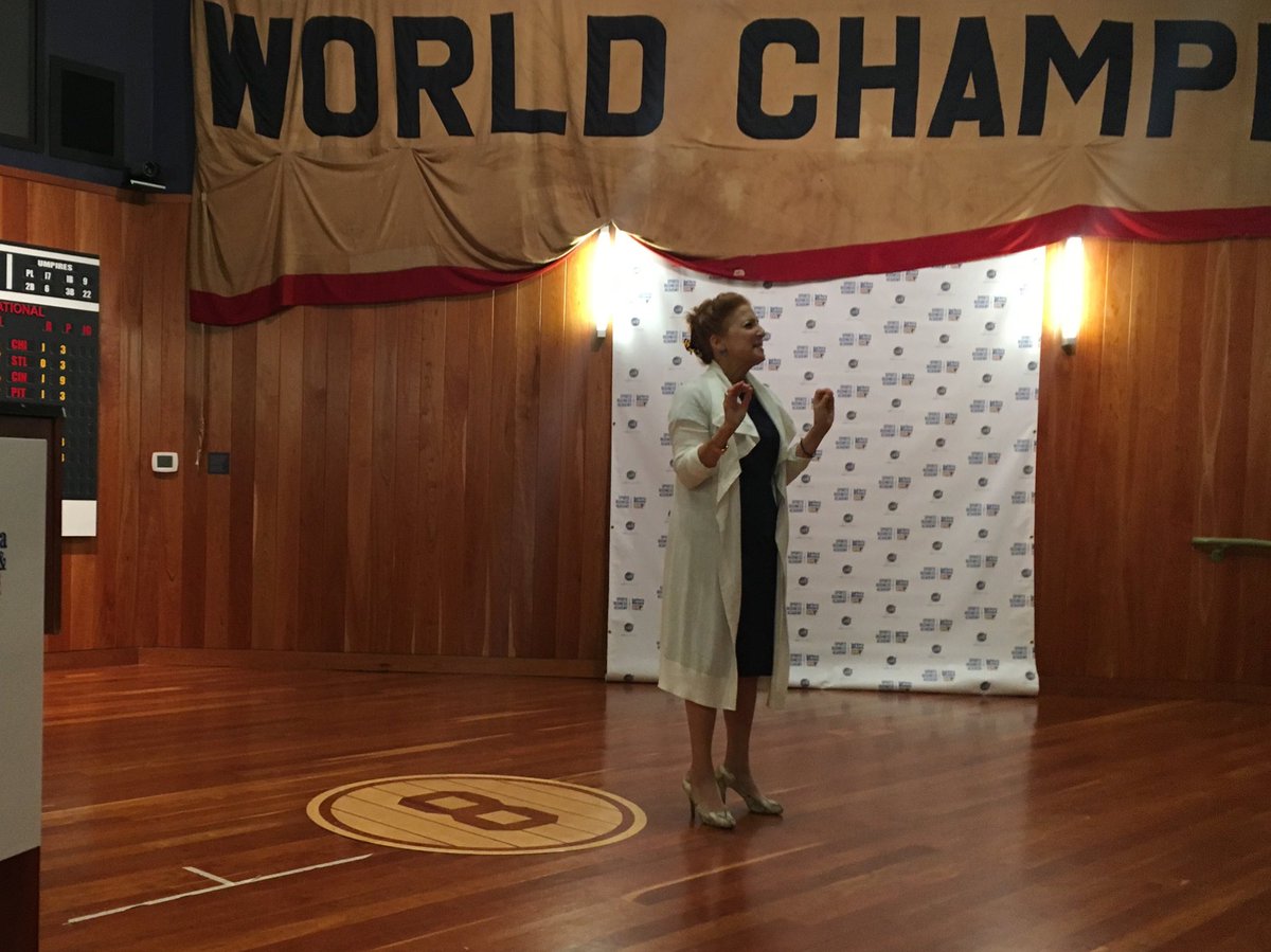 SportsBizAcdmy's tweet photo. Jean Afterman #Yankees SVP & Asst GM explains how to differentiate yourself to earn MLB front officers job #2016SBA https://t.co/2RcBYLVIFO