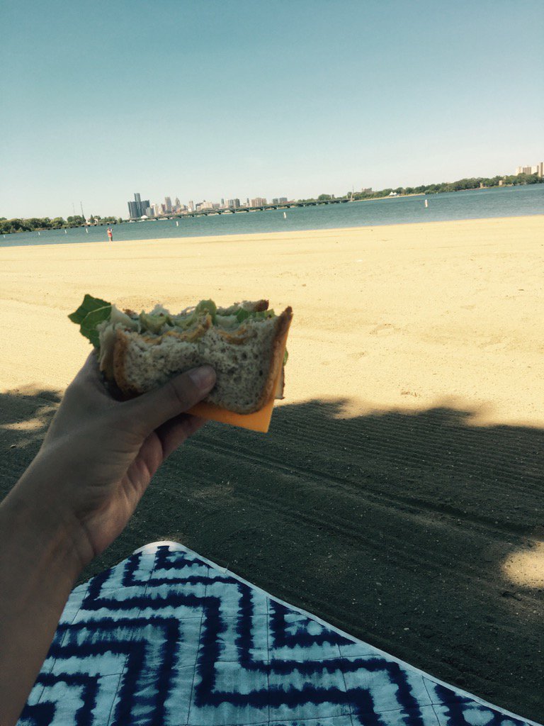 ClickOnHalston's tweet image. My first ever lunch break on a Monday. Soaking it in on beautiful Belle Isle. #recoveringnewseditor l