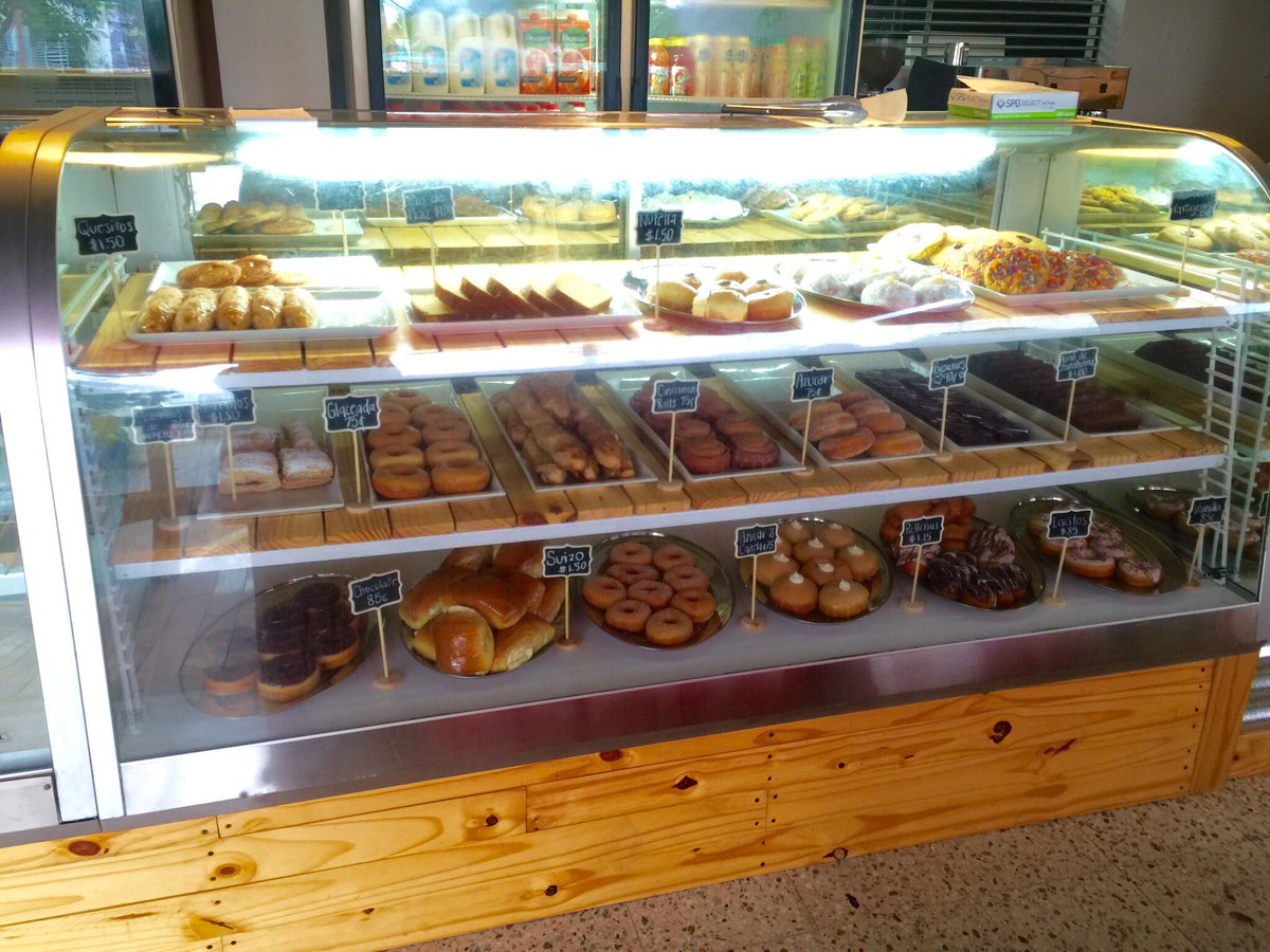 deliciasbnb's tweet photo. Nuestra vitrina de baked goods 😋 ¡Pasa y Prueba! https://t.co/Q2zdJL2pt8