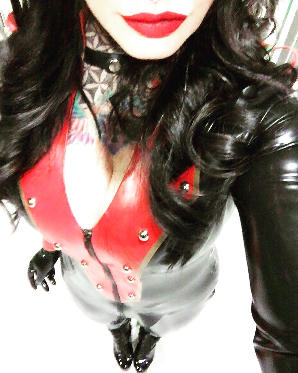 Just a little mondayselfie 📸 #mistress #fetish #worship #selfie