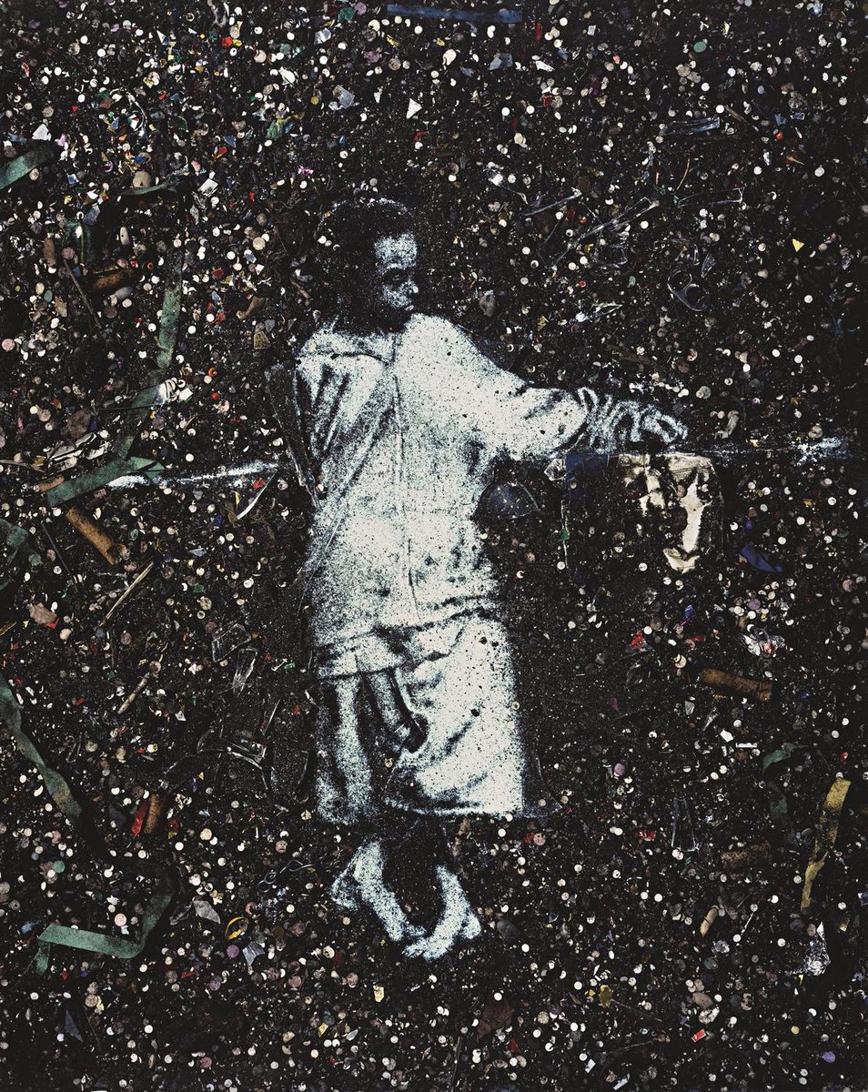 munizvik's tweet photo. Socrates from Aftermath, 61×48in, Sold for $27,644 USD #vikmuniz https://t.co/70Cx6kXbXq https://t.co/b4hhJ3hsKp