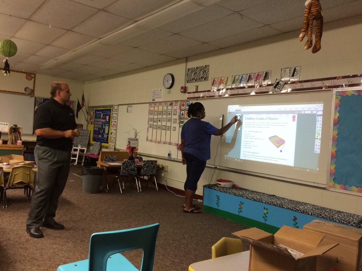BearcatPrin's tweet photo. Park Teachers getting Mimio Teach Bar training. Love getting more integrated in our instruction. #lyonsschools https://t.co/MRufYHN0kz