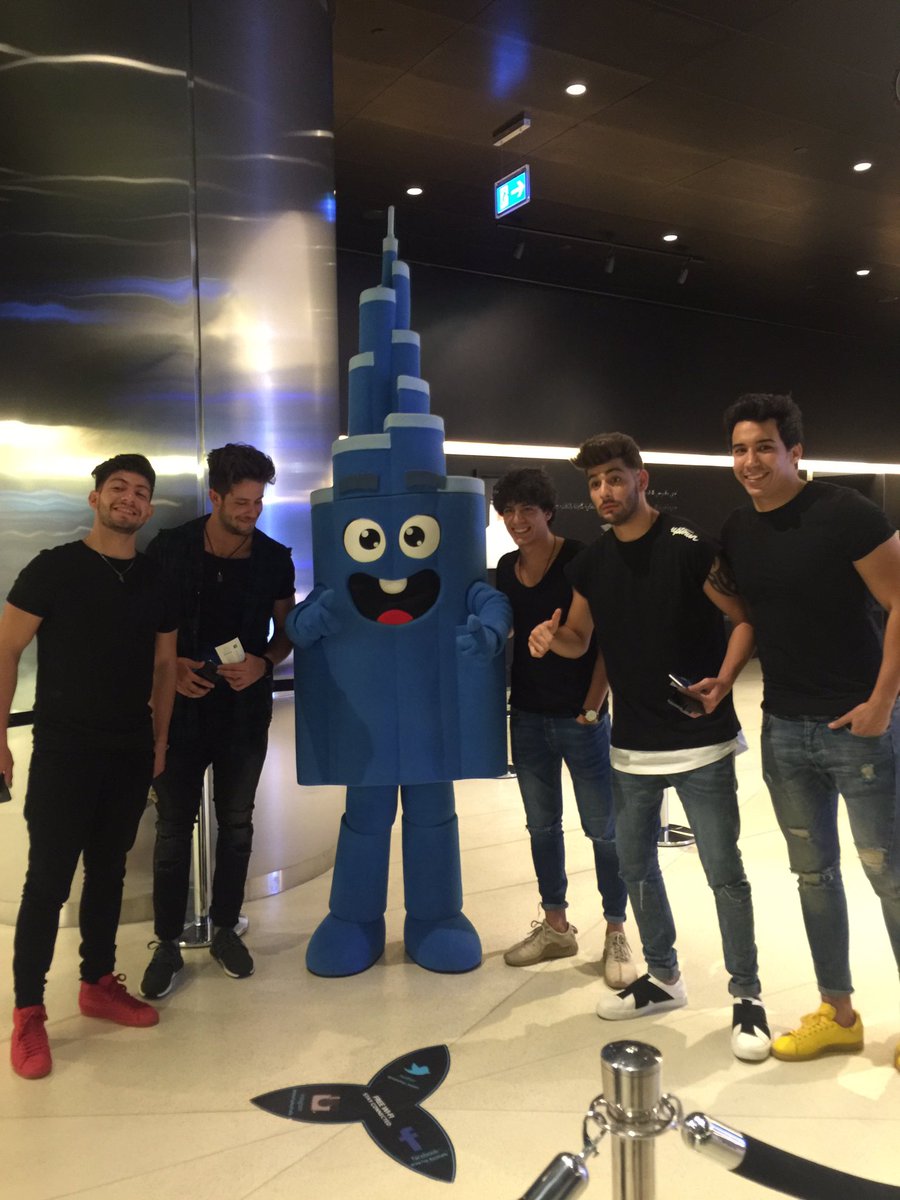 VisitDubai_AR's tweet photo. لقد وصلوا! @The5official نوروا دبي وبرج خليفا! 😍 تابعونا للمزيد https://t.co/XJcVWcgeGq