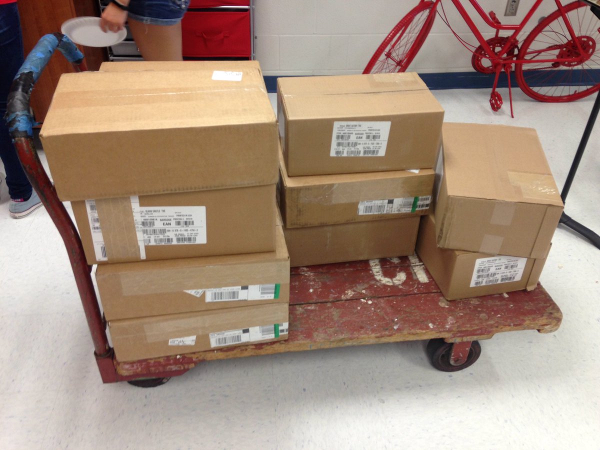 RAKtivistCHS's tweet photo. Giving back to those who dedicated their lives to us. Thank you teachers! #servingmany #servingmeaningfully https://t.co/r5I6AHxOOc