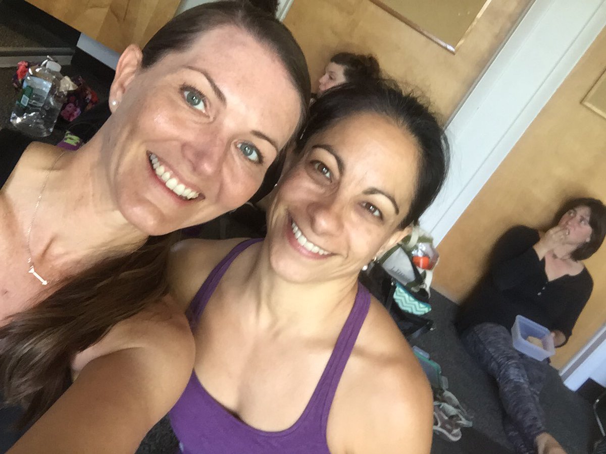 LorenFoster's tweet image. Class was amazing on to Battle étude coaching @StoupasTeresa #outofretirement #moderndance