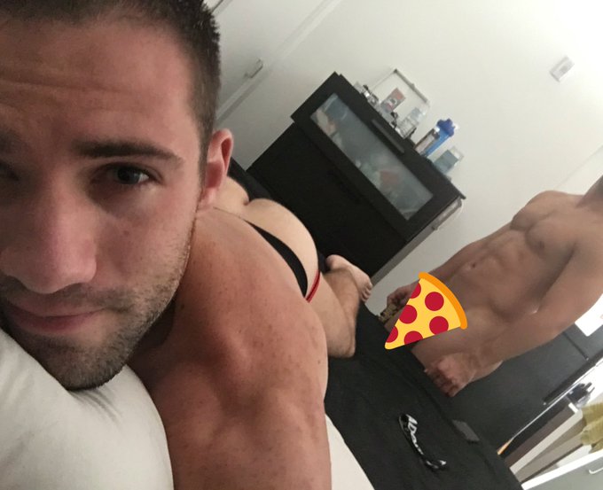 Who else is having fun this morning ? #bottom #gaypornstar #dick https://t.co/M108XZy8p5