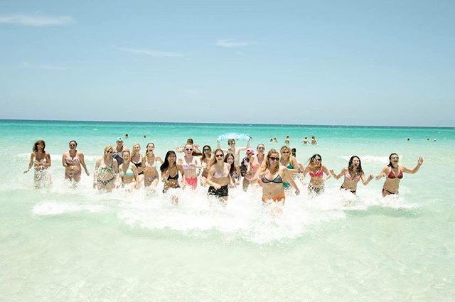 StudentTrip's tweet photo. Missin the beach ๐โ๏ธ #tripofalifetime #thisisgradtrip #AuthenticCuba #gradtrip2016 @studenttrip ๐ท: @amandawheatley_ https://t.co/KnZS1WPrqv