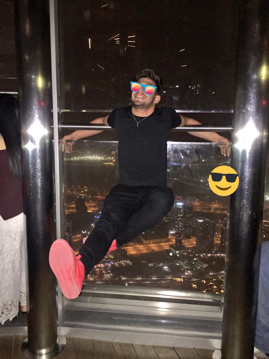 VisitDubai_AR's tweet photo. احلى قرار! #the5InDubai @Atthetop_tweets https://t.co/hFUjA11jLD