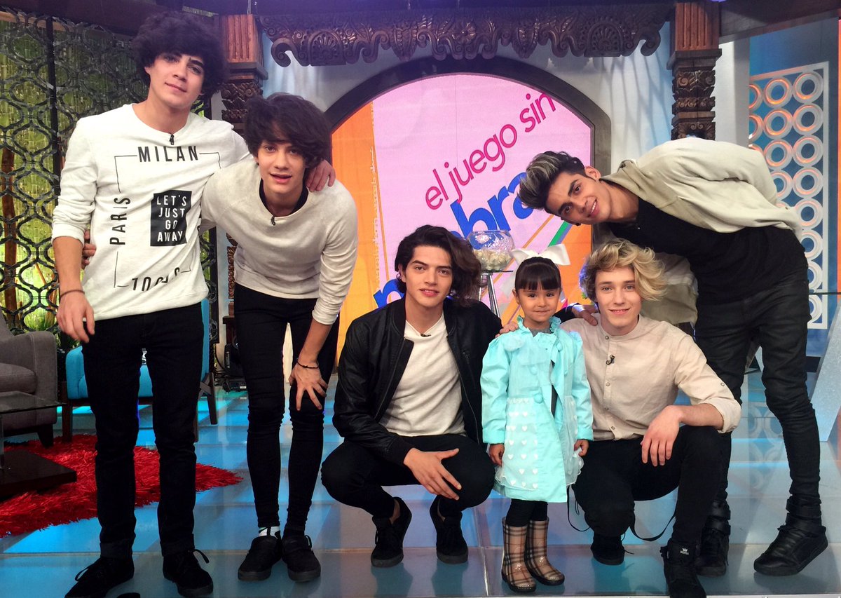 adri_elproducer's tweet image. Los chicos de @CD9 con la #MiniCoder #MariaEmilia gracias chicos gran programa!
