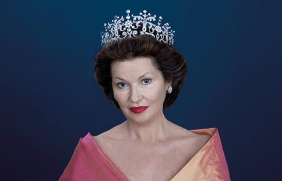 Nigel_May's tweet image. And the piece de resistance. Only the fabulous #StephanieBeacham as Princess Margaret #APrincessUndone #Eastbourne