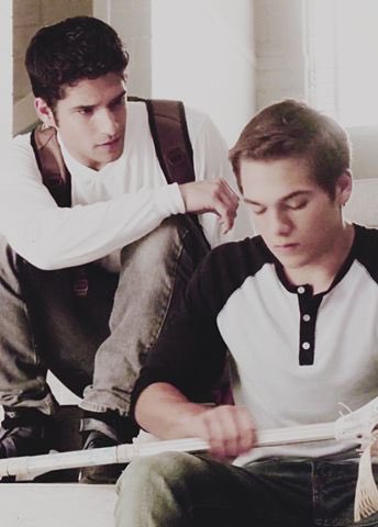 HotorNot_4's tweet photo. RT FOR - Scott and Stiles
LIKE FOR - Scott and Liam https://t.co/KoleduQp4h