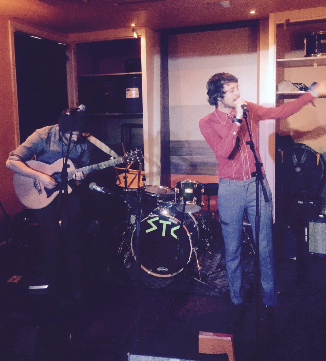 En route to #Leeds to play <a href="/Oportobar/">Oporto</a> w/ Ellen from <a href="/ellenescapades/">EllenandtheEscapades</a> &amp; <a href="/PeoplePoems/">Life Poems</a>. Can't wait! Free #MondayMusic