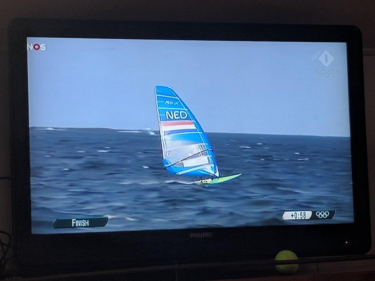 Zeilsport bij het avondeten :-) <a href="/lifeofdorian/">Dorian</a> toont karakter met twee inhaalraces.