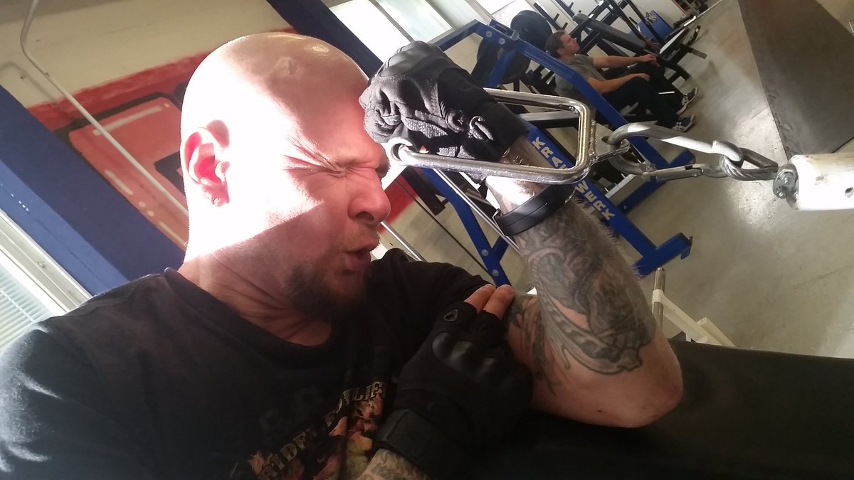 JJKontoniemi's tweet photo. And it burns burns burns... #hauikset #biceps #pencilnecktobeefcake #BodyMike #Voimapuoti #GymVoimapuoti https://t.co/zLc2Wley2M