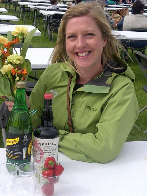 Here's our latest #Fraiserfan from <a href="/AyrFlowerShow/">Ayr Flower Show</a> at the weekend. 
Slainte! #whisky #strawberry #Scottish #convert