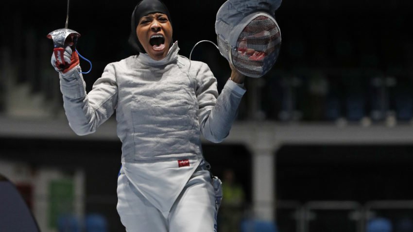 Clinton jinxes hijab wearing fencer  Ibtihaj Muhammad eliminated from Olympics 