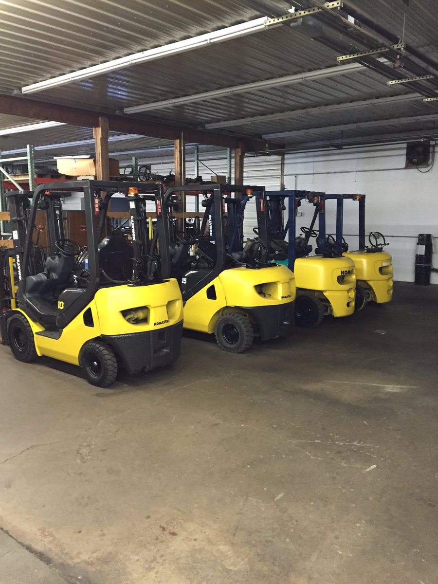 CubicStorage's tweet image. Need a great pre owned forklift? We got em' ! #Komatsu  #forklift