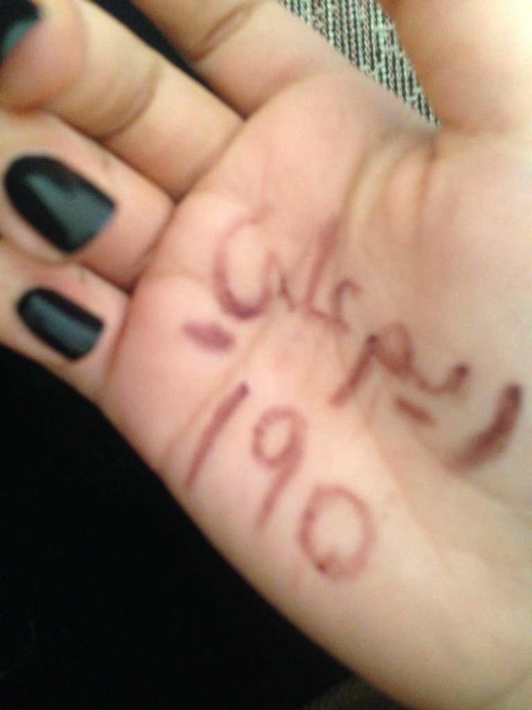 وهذ اخر رقمي في يادي الي جاد بس يجني خص ونحكي وتس