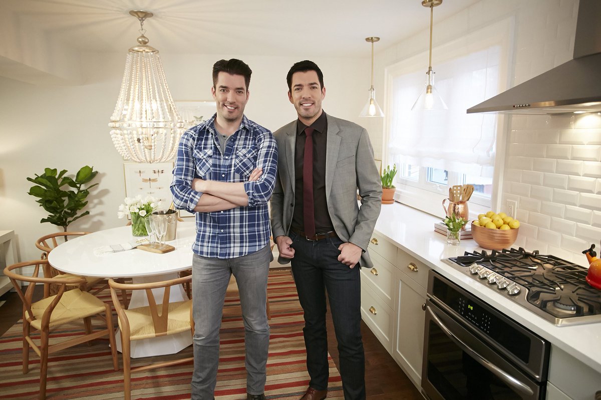 PropertyBrother's tweet photo. NEW episode of #PropertyBrothers w/ @MrSilverScott + @MrDrewScott airs tonight at 8pm on @w_network! #OnlyOnW https://t.co/sTTypEZsXu