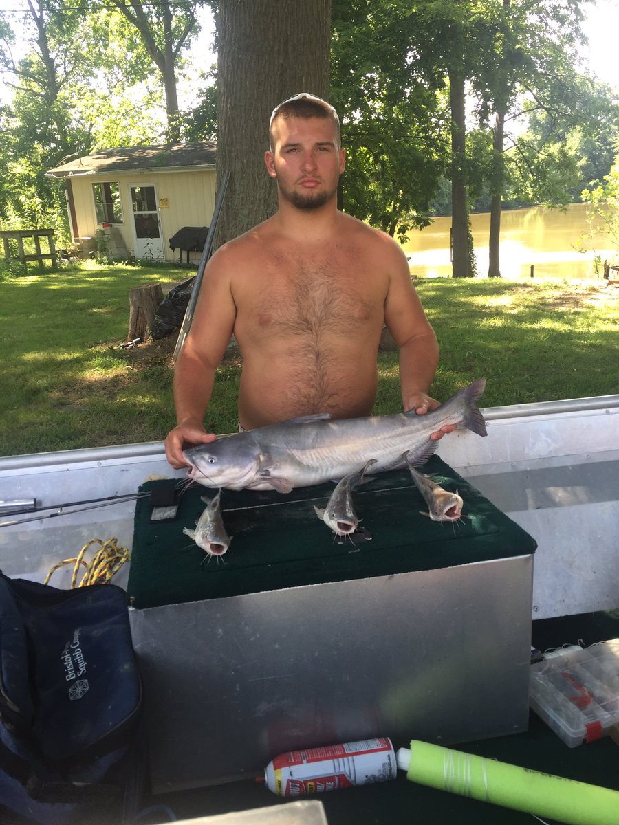 southern_convoy's tweet photo. Smackin some more cats before school starts back up!🇺🇸 
#keepitsouthern 
#southernconvoy https://t.co/d8yvjbIQIm