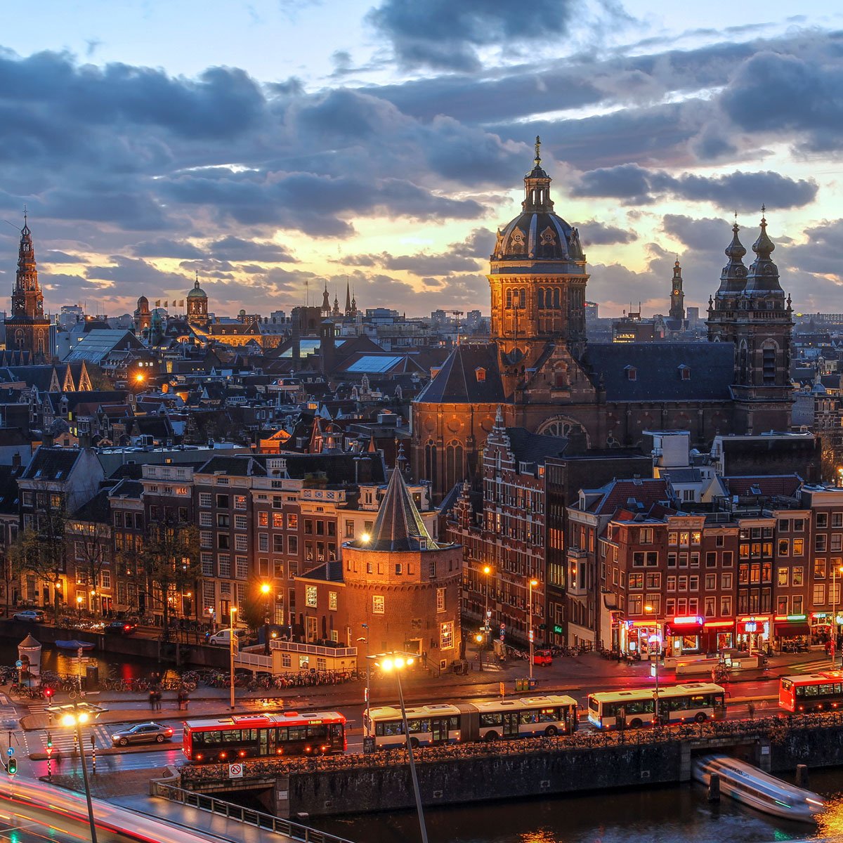 Destination of the week: #Amsterdam has everything you need for a city break. What’s the best thing about this city?
