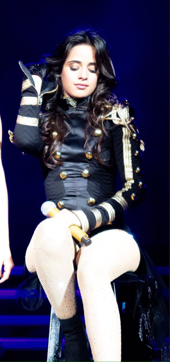 shelovesbiazin's tweet photo. ela foi esculpida a mão, não tem algo que explique a beleza dessa mulher #WeLoveCamila https://t.co/z05e4OcnF4