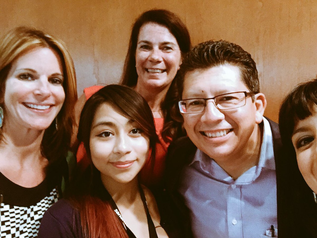 TXPackerChick's tweet image. Congrats to Danielle Muro our @sachamber intern this summer!! @sachamberCEO #selfiefail #needtechsupport @sa_works