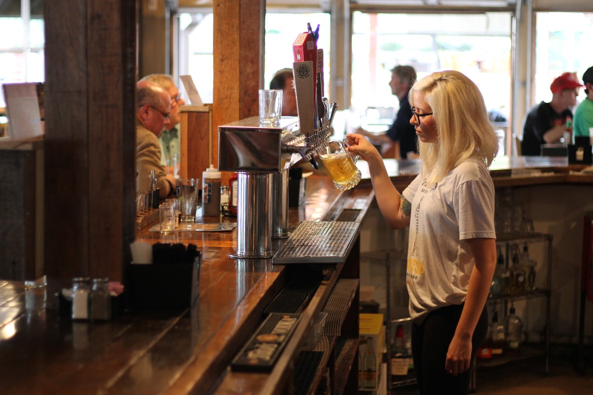 UncleBillys's tweet image. It's 6 o'clock on a Monday, where's the beer at? #wehaveit #anditscold