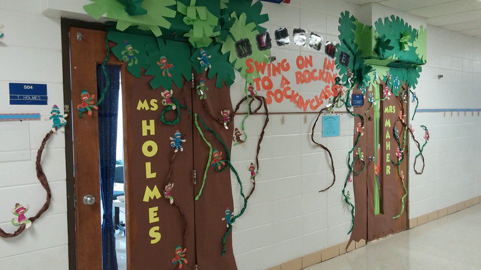 cjkmaher's tweet photo. Swing on in to a rockin' sockin' class this year!! #CR5pride https://t.co/sPKKw3uLPc