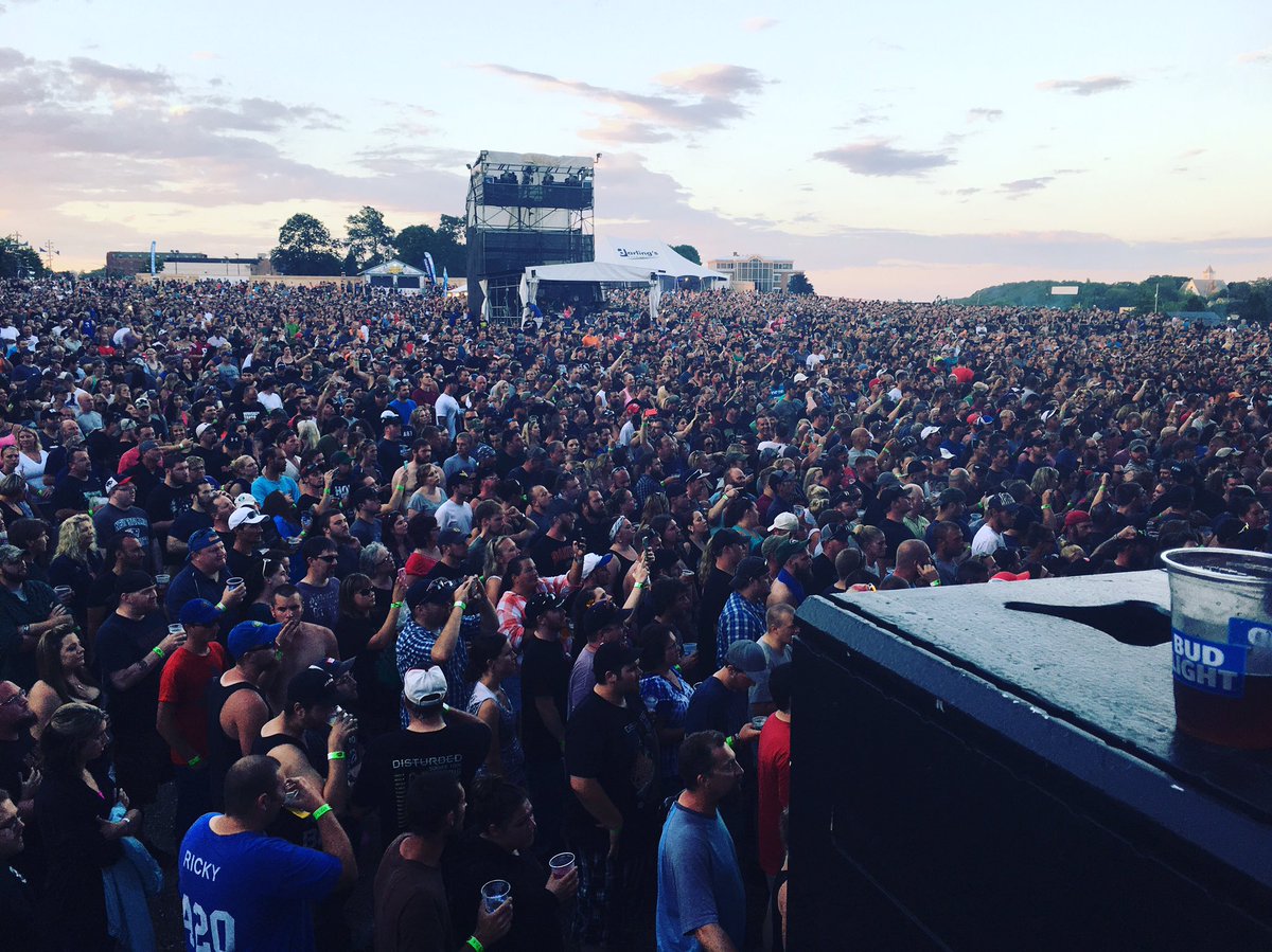 seether's tweet photo. Thank you to the 11,000 + of you for supporting @rise_above_fest #2016 @SAVEvoicesofedu https://t.co/lZxGT0klgb