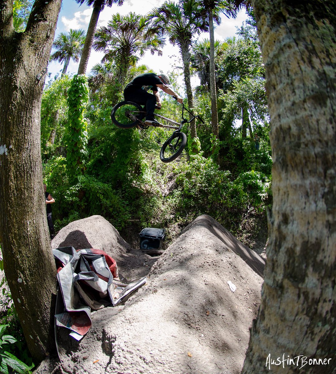 jesseortega_'s tweet photo. GFT #rantbmx #moreshredlessbread #grapefruittrails #keepitfun #bmx #leanwithitrockwithit https://t.co/Ew3CUmK7bq