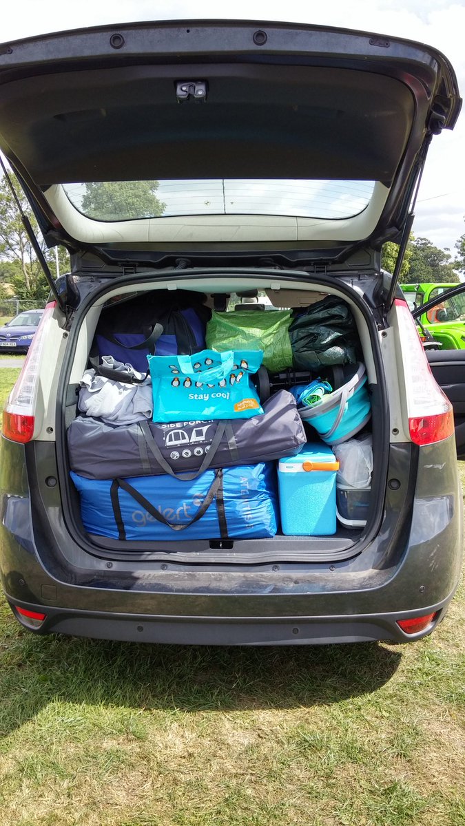 lisa_mather's tweet photo. This jigsaw puzzle took 5hrs and 4 people to solve. Good job the kitchen sink was collapsible 😊 https://t.co/Nd6hjQRuW7