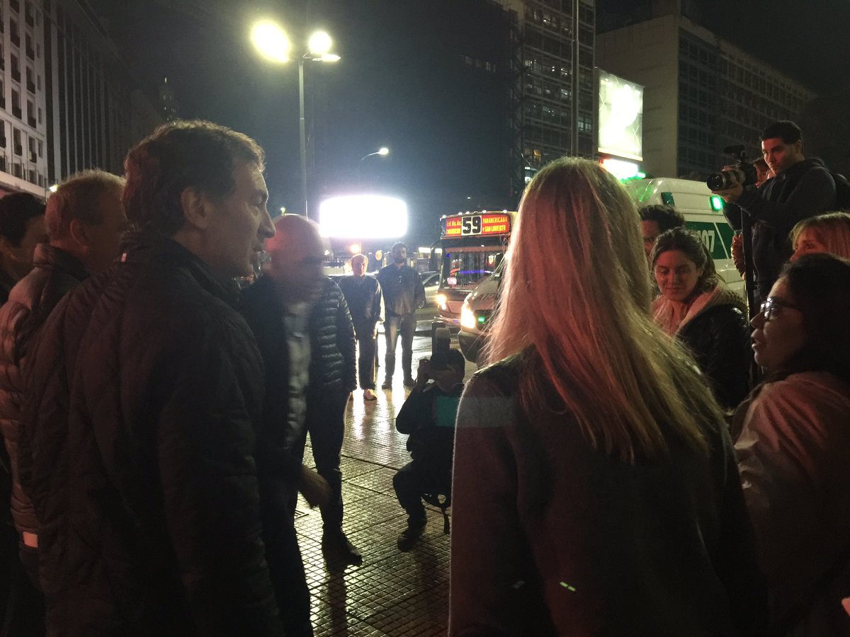 diegosantilli's tweet photo. En el #Obelisco, charlando con todos los que se animaron a subir hoy! https://t.co/x4VgjQV3ar