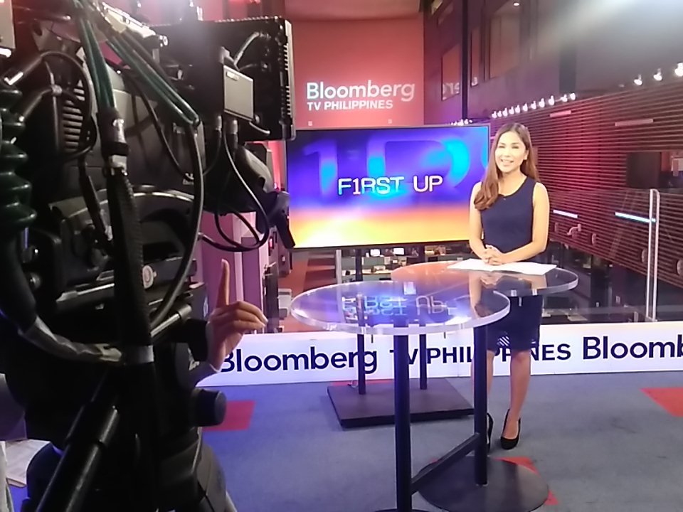 bloombergtvph's tweet photo. Carlyn Dulay, @LFLAzurin & @snapcart_ph on #FirstUpPh live on https://t.co/ibD6YAdAy1 & #CignalTV8 https://t.co/I4J05RoTYm