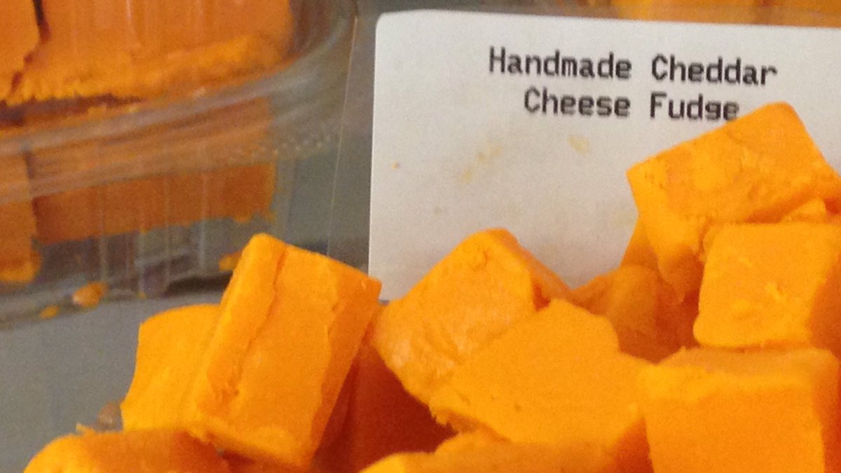 pacotolson's tweet photo. If you think you've seen it all, behold: #cheesefudge
#Bandon #CranberrySweets #candy https://t.co/F6Qqzr8Kvh
