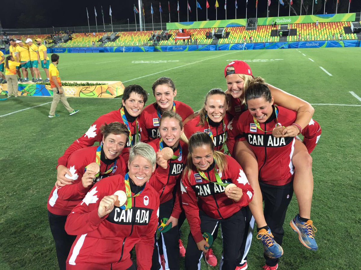 RugbyCanada's tweet photo. The sweet sight of #Olympics #bronze! #CAN #rugby7s #Rio2016 https://t.co/N6BM6W3kz1