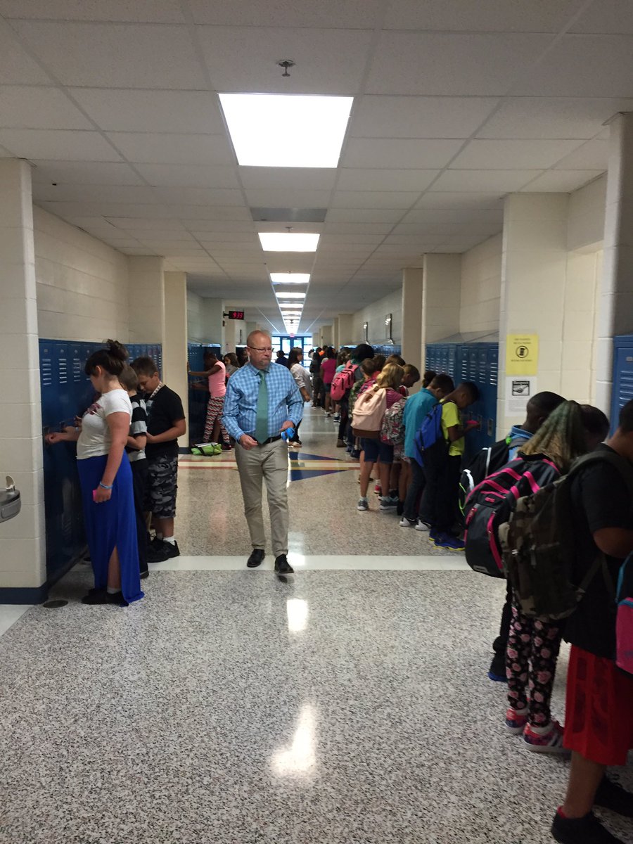 WendyTillett's tweet photo. Fifth graders going to their lockers for the first time! #lockerfun #CuCPSTheDukeWay https://t.co/kVwhs9RGAS