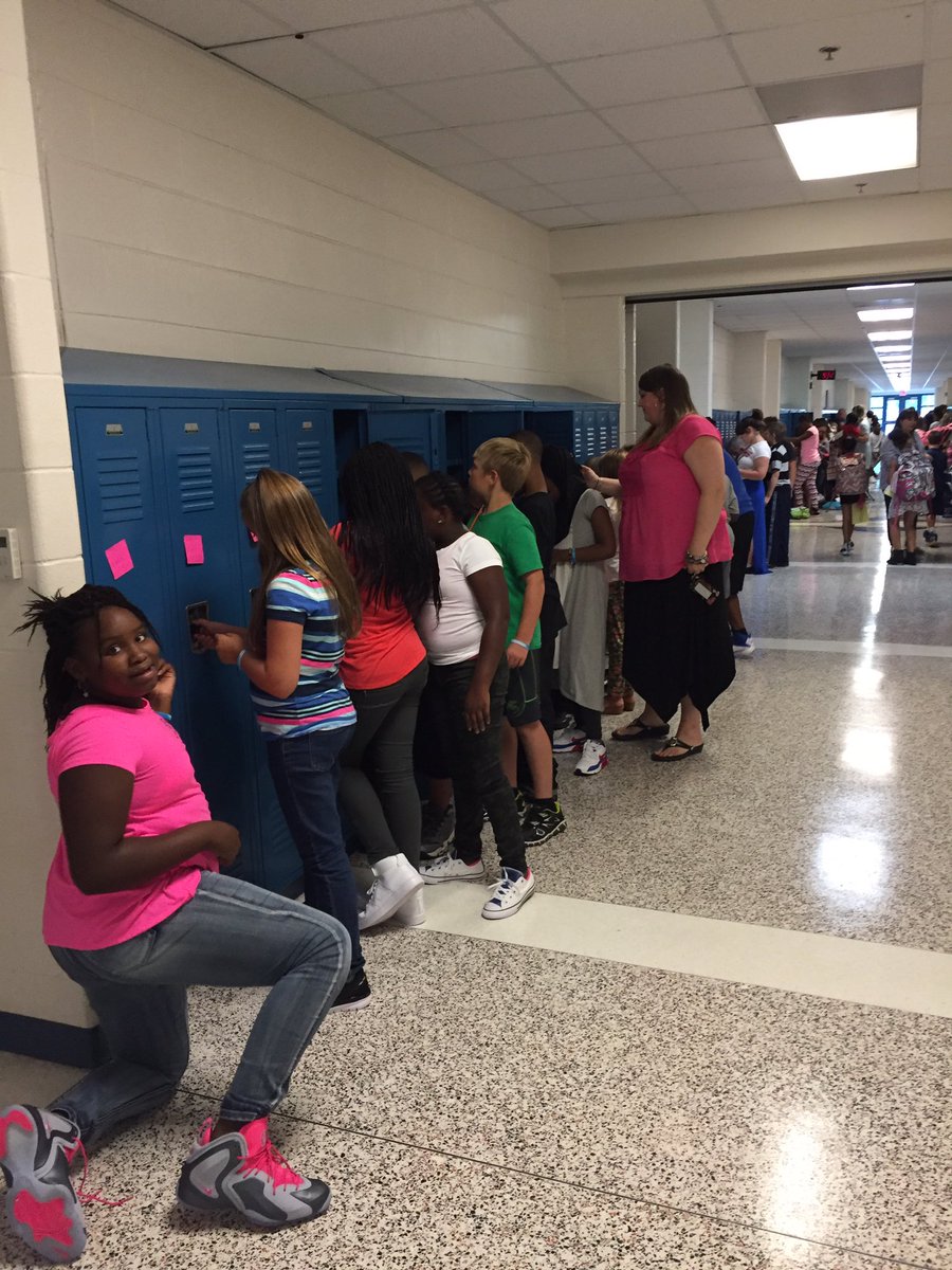 WendyTillett's tweet photo. Fifth graders going to their lockers for the first time! #lockerfun #CuCPSTheDukeWay https://t.co/kVwhs9RGAS