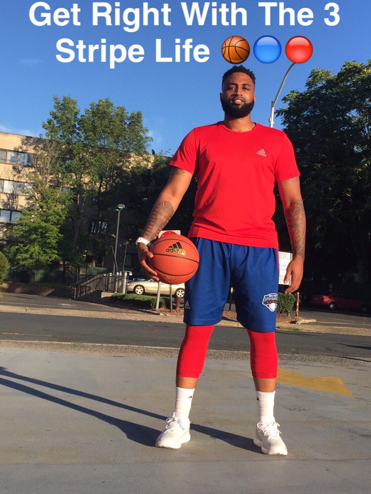 CoachProph's tweet photo. #NyJayhawks #SkillsTrainer #ThreeStripeLife #3Different #WorkDifferent If Y'all Didn't Know It's The Jayhawks Way🔵🏀🔴 https://t.co/bSpcLQGrJ6