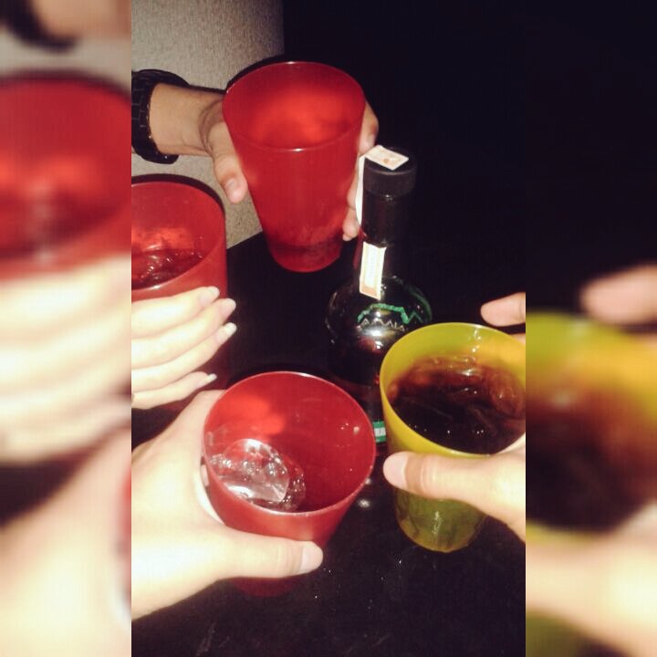 duranmarquez's tweet photo. Foto típica de un sábado alegre. #catabar #findesemestre @LuceliCollantes @AlvaradoAlvaro_ https://t.co/LSkuQ8b1xo