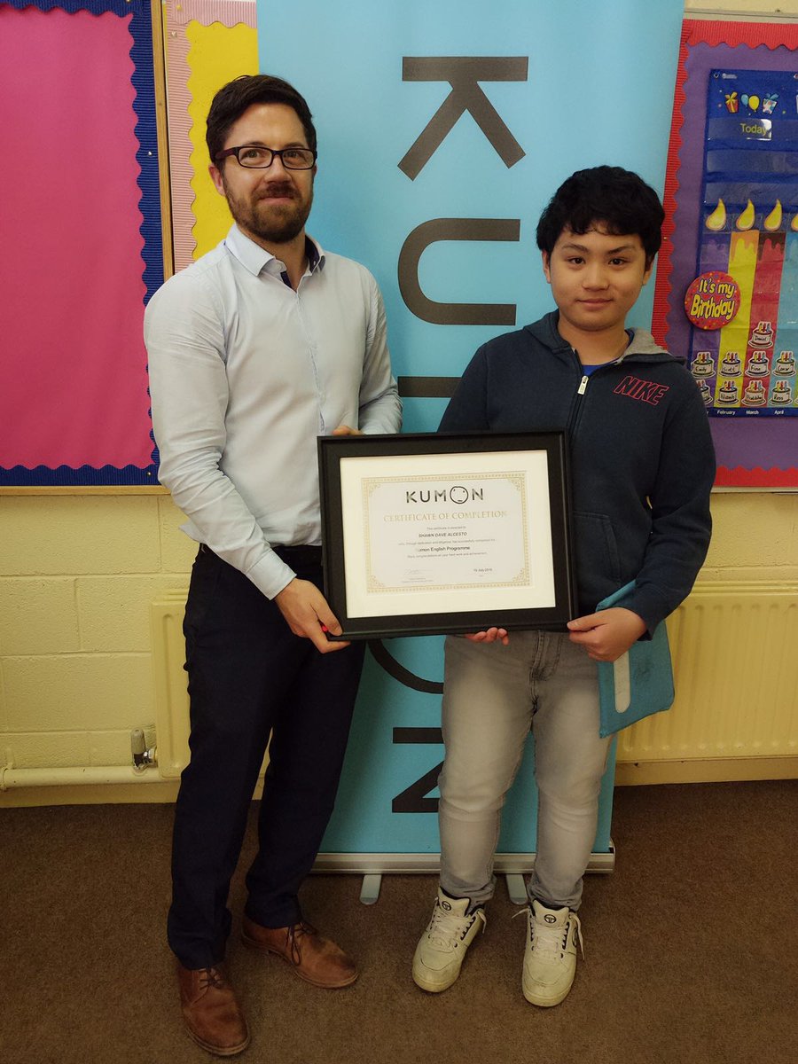LucanKumon's tweet photo. Delighted and proud to present Shawn with his award for completing the #Kumon English Programme. #realisingpotential https://t.co/hcks4rwIJN