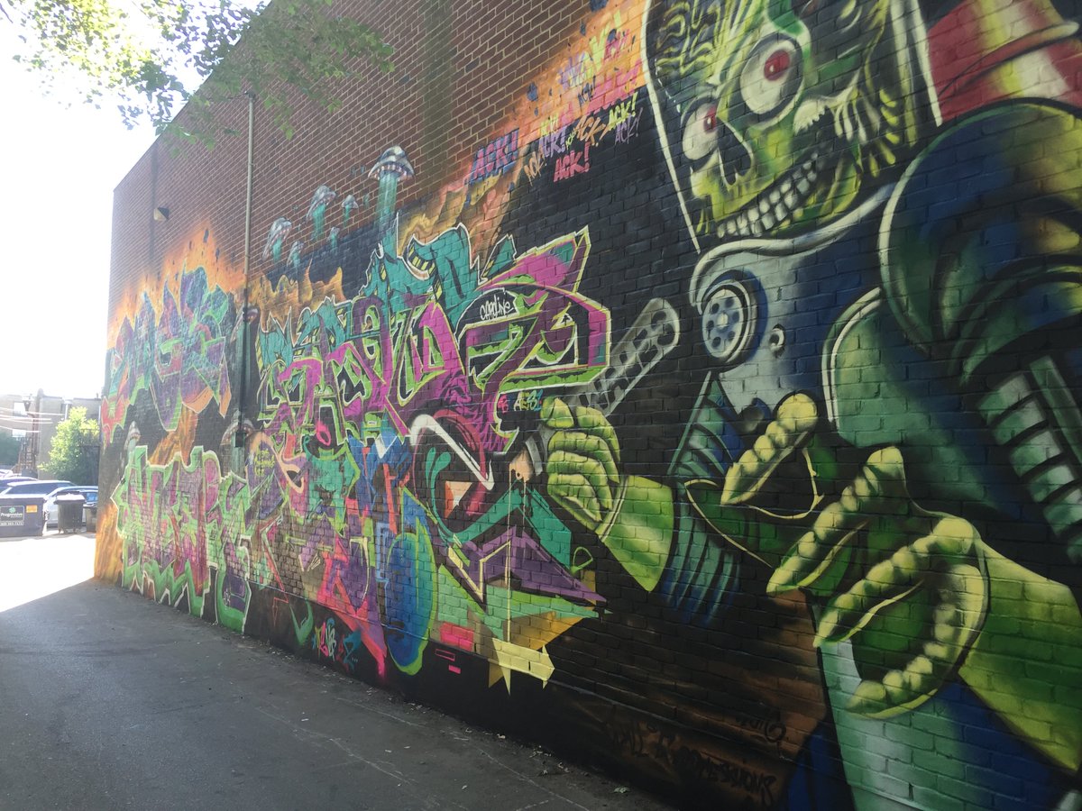 StART_Toronto's tweet photo. More photos of StART's huge Leaside partner project w/ #spudbomb &amp; @TPS53Div: 48 artists, 8000sq ft, 700lbs of paint https://t.co/Rm8IM1Y8ST