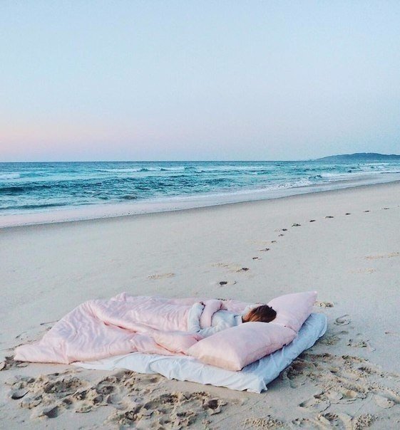 Мне кровать у моря, пожалуйста!