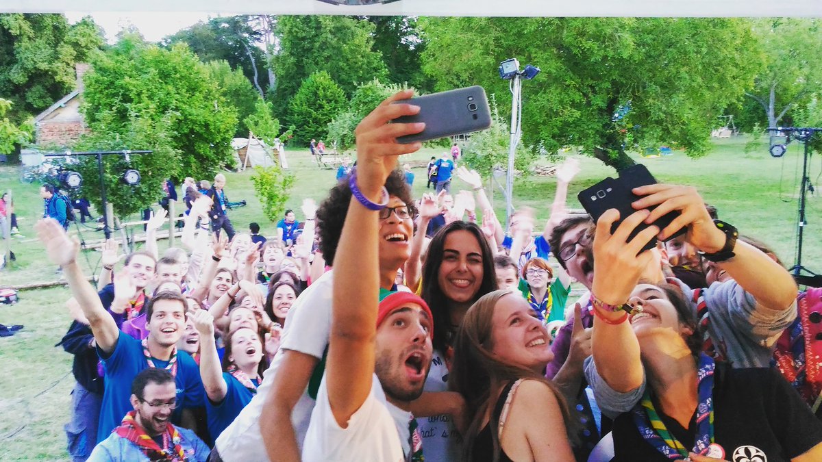 Roverway2016's tweet photo. The #RoverBand and their fans 😁🎵 #RW2016 https://t.co/0EcNBqotTZ
